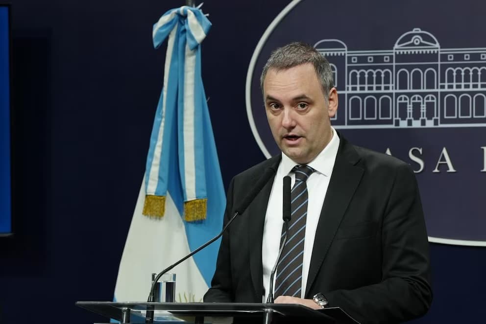     Manuel Adorni vuelve a recorrer provincias y retoma su agenda federal